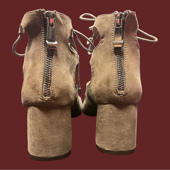 NWT Report ballet style laced pointed toe chunky heal pumps. Size 8 🩰👡 - Picture 6 of 6